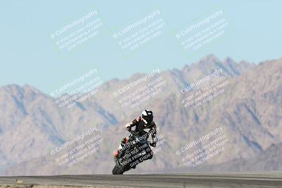 media/Dec-01-2025-Moto Forza (Mon) [[2daa91e15f]]/3-Beginner Group/Session 4 Turn 9/